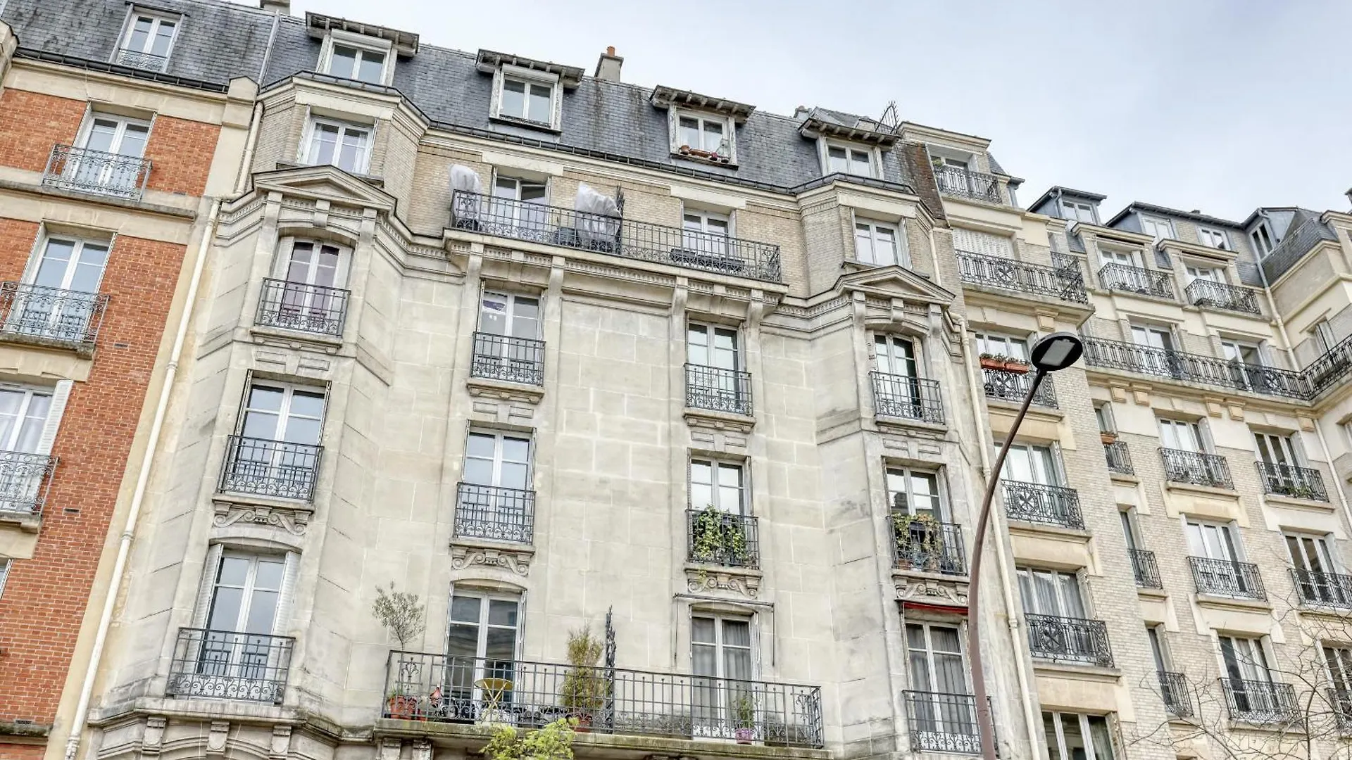 Classic & Charming Parisian Flat - Luxury 16th Apartment