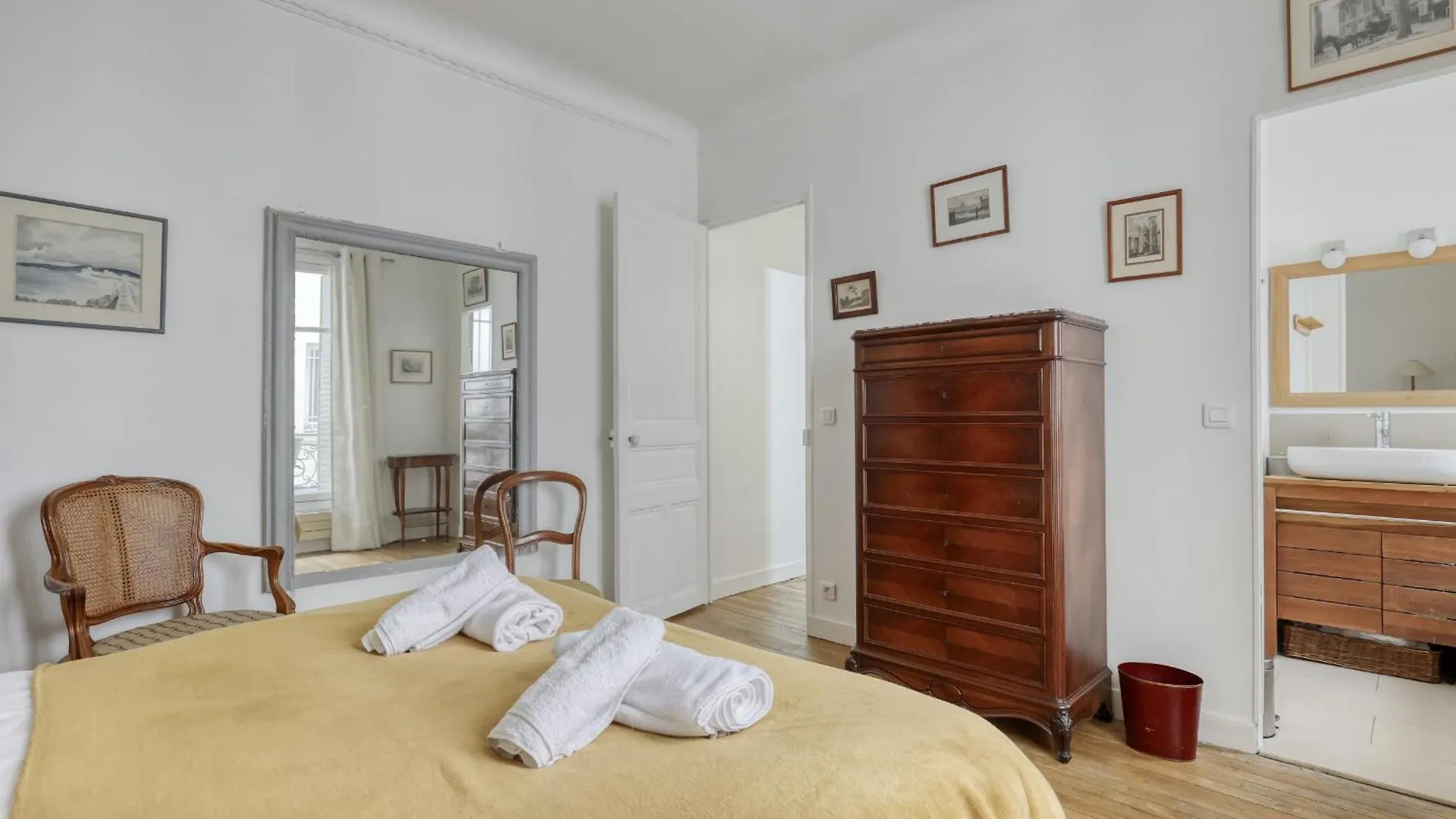 Classic & Charming Parisian Flat - Luxury 16th 巴黎