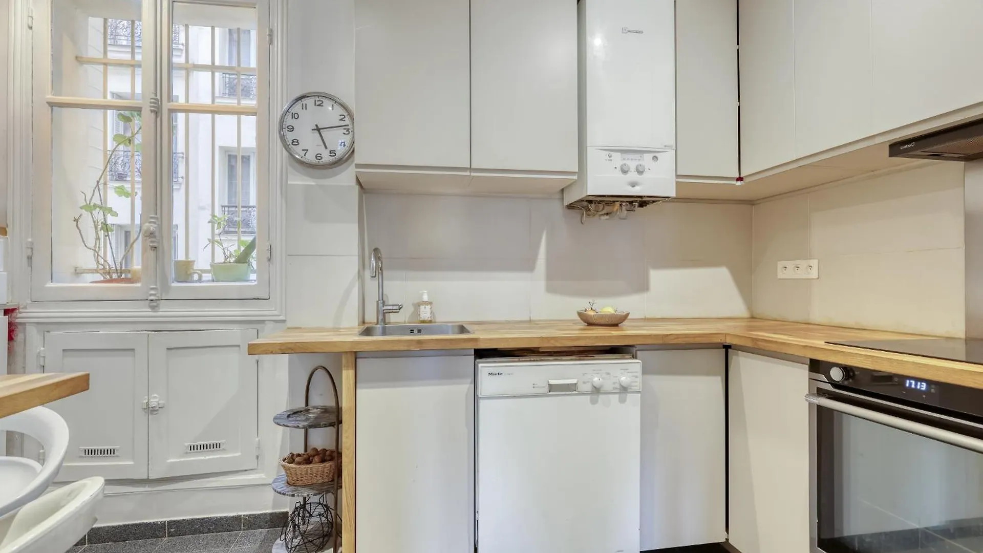 Classic & Charming Parisian Flat - Luxury 16th *